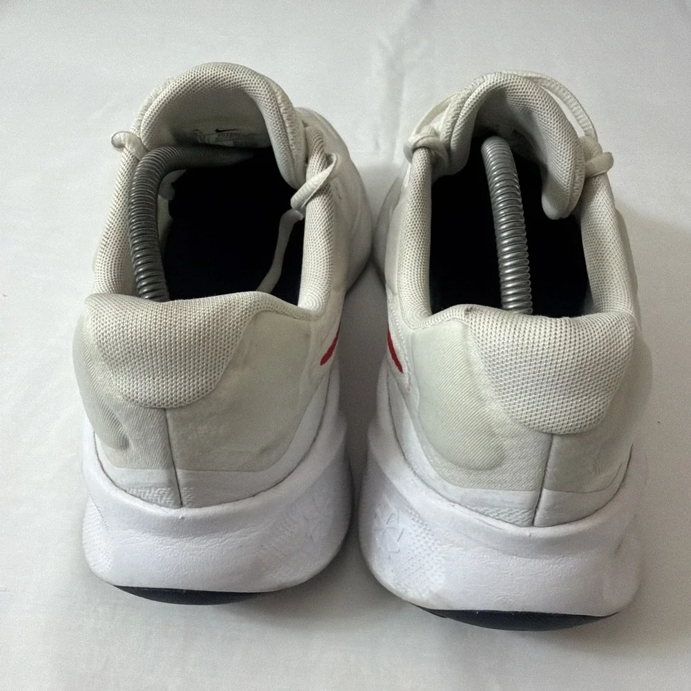 Nike Revolution 7 White University Red Size 10.5 Men FB2207-101 Gym CrossFit Run